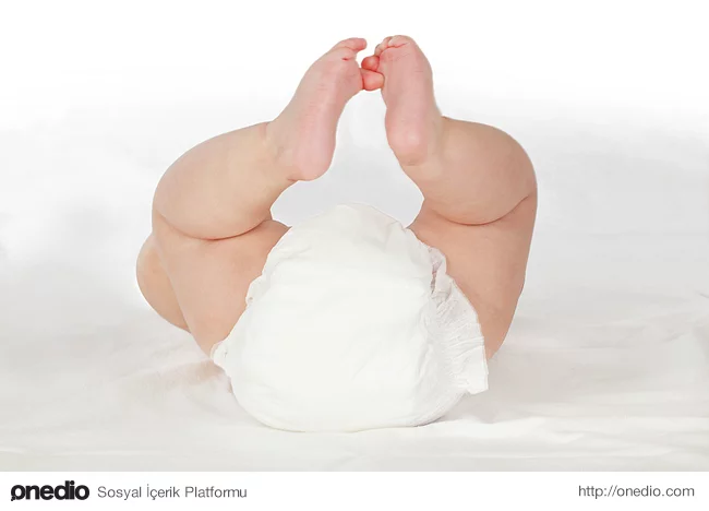 Bebeklerin diz kapakları kemikli değildir.