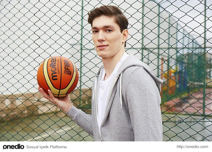 Basketbolcu Cedi Osman (20)